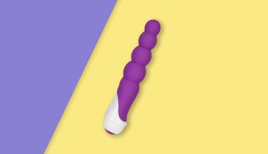 Silikon-Vibrator mit Kugelstruktur von EIS auf lila-gelbem Hintergrund