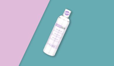 Gleitgel 'Prickelnd' für magische Momente zu zweit von Waterglide auf rosa-grünem Hintergrund