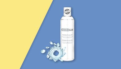 Silikongleitgel mit kleines Wasserstrudel davor von Siliconeglide auf gelb-blauem Hintergrund