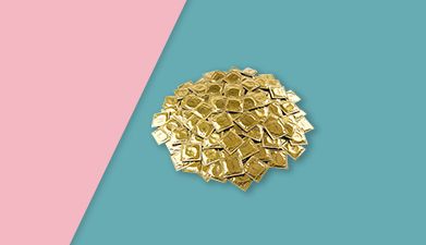 100 Markenkondome von Amor auf rosa-grünem Hintergrund