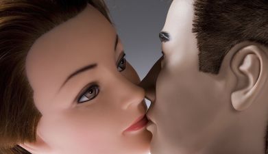 Zwei realistische Sexpuppen die sich küssen