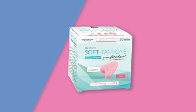 Soft-Tampons Mini von Joydivision vor blau-pinkem Hintergrund