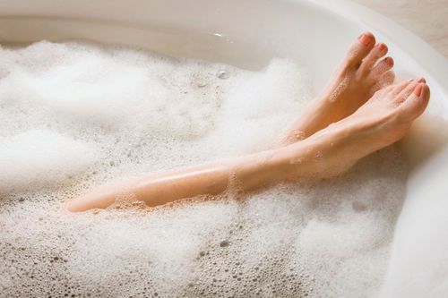 Selbstbefriedigung in der Badewanne: Masturbation im warmen Nass